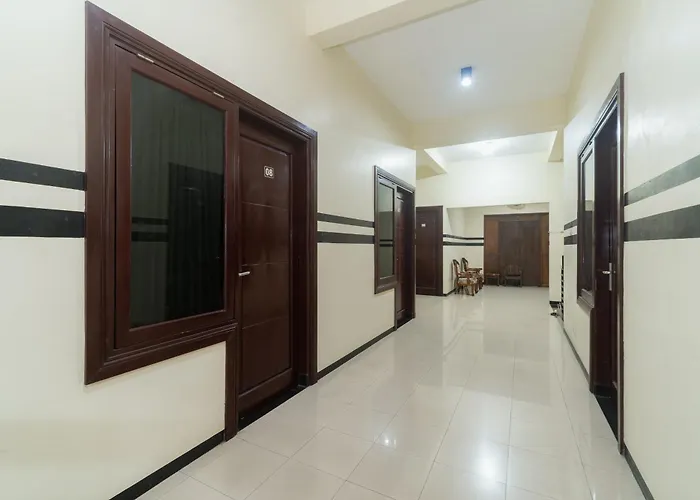 RedDoorz Syariah @ Ketintang Surabaya Hotel